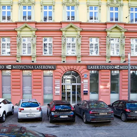 Laser Studio Apartment *